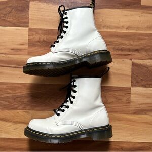 Doc Martens Boots Womens Size 8 Lace Up Combat White Leather 11821 1460